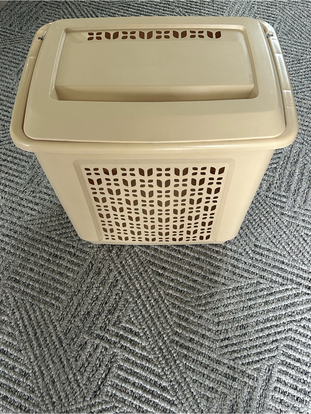 Vintage Laundry Hamper Basket with Lid Tulip Floral Rubbermaid 2787 Beige